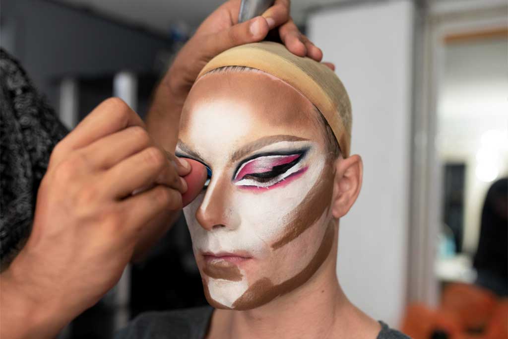 Drag queen applying contouring makeup