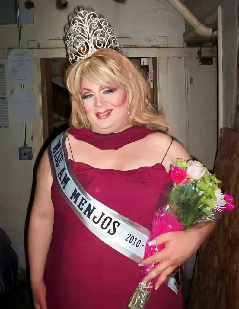 Jacqueline Frost with Miss Amateur Menjo's title